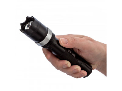 Потужний електрошокер, який пробиває зимовий одяг