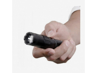 ? Ліхтарик з електрошокером 2 в 1 Плюси та мінуси